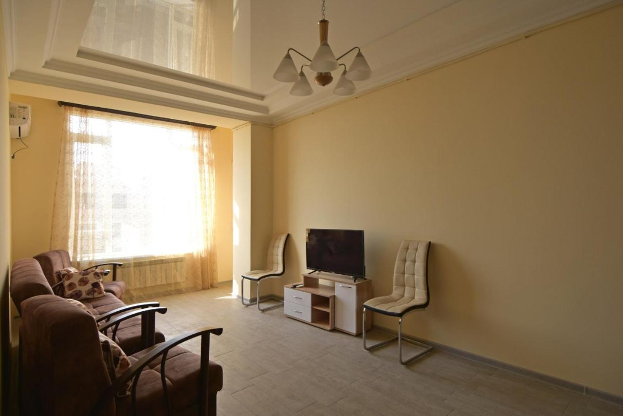 Rent Inn Yerevan On Sakharov Square Buitenkant foto