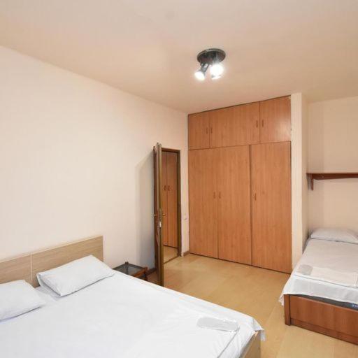 Rent Inn Yerevan On Sakharov Square Buitenkant foto