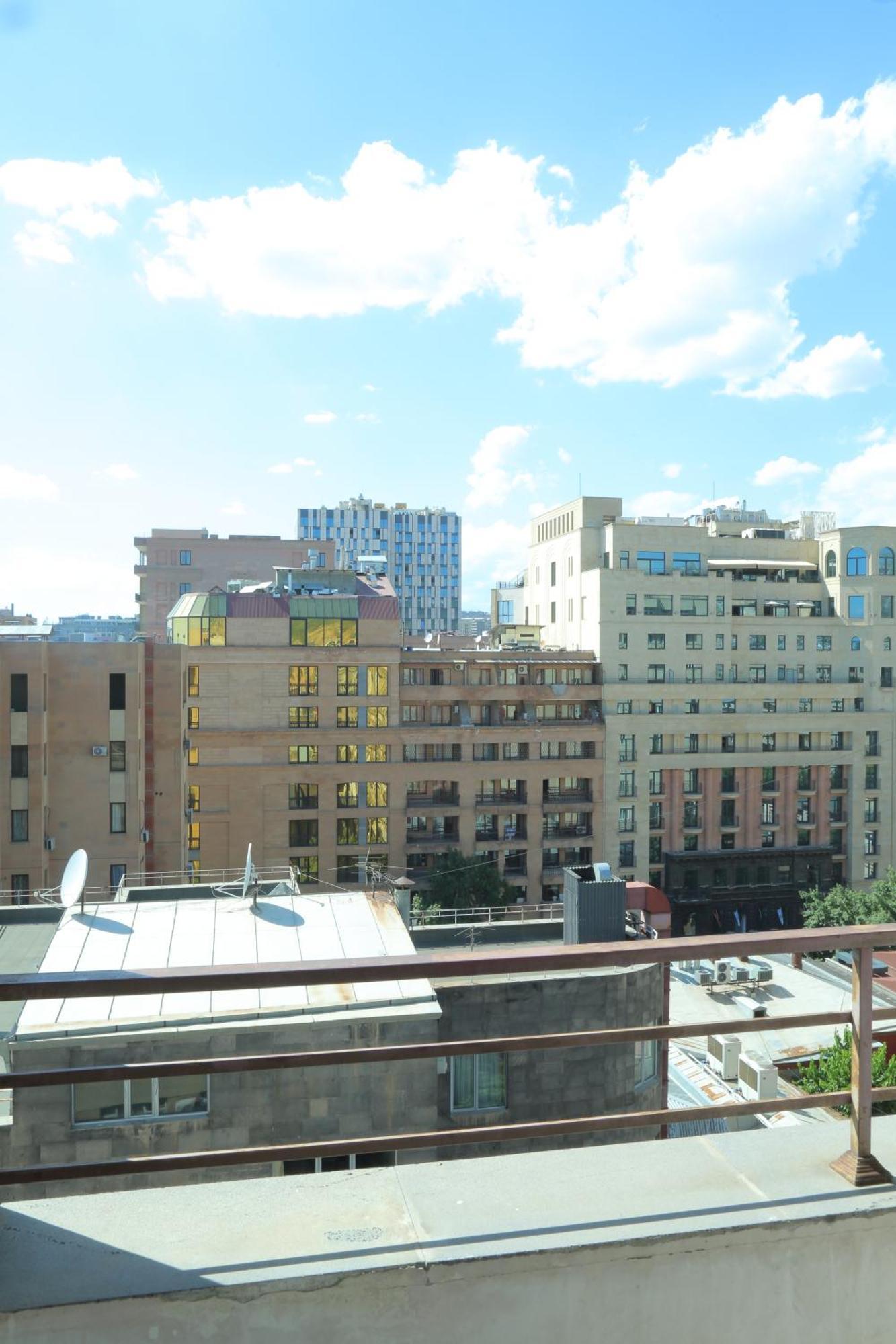 Rent Inn Yerevan On Sakharov Square Buitenkant foto