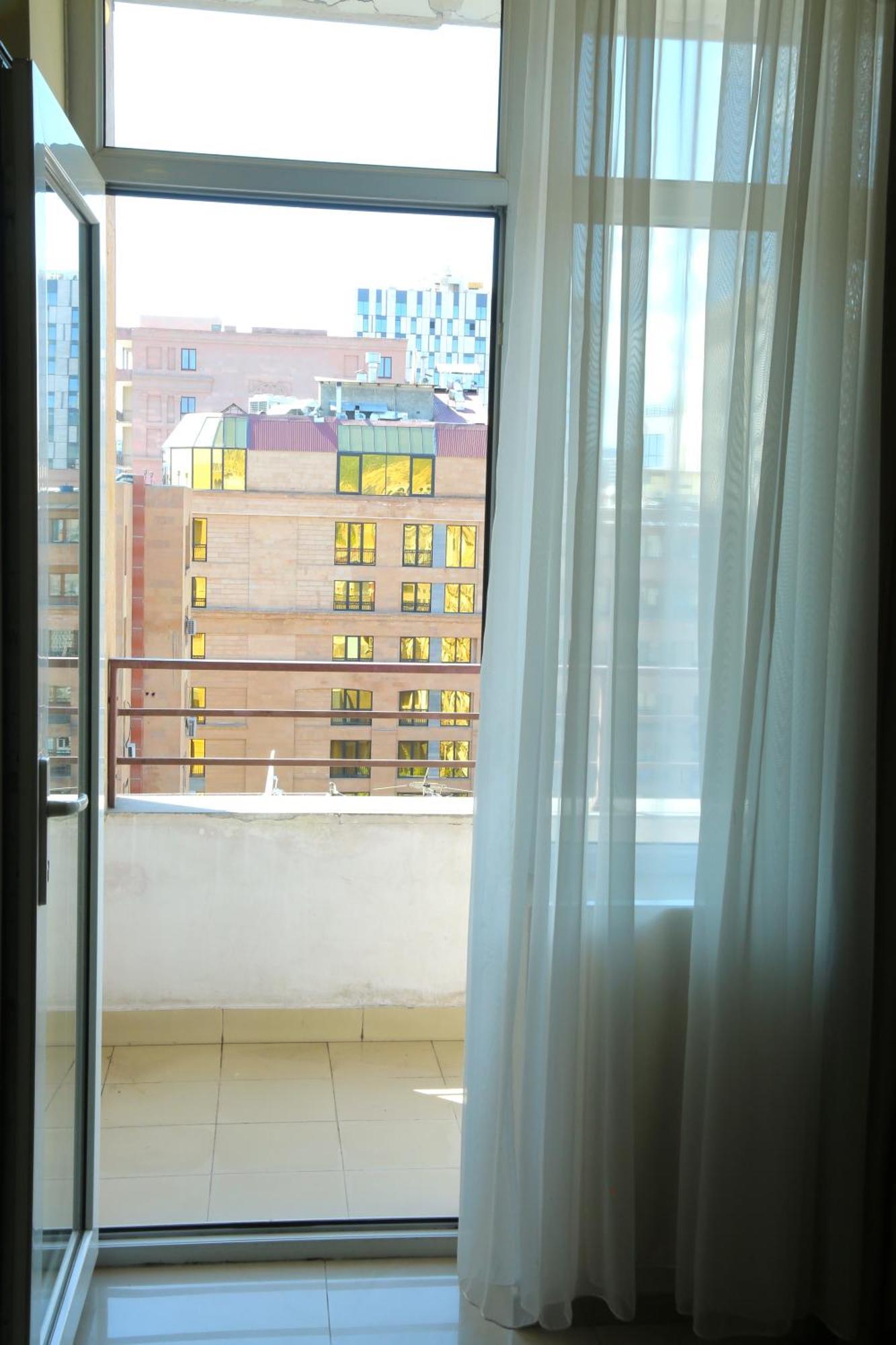 Rent Inn Yerevan On Sakharov Square Buitenkant foto