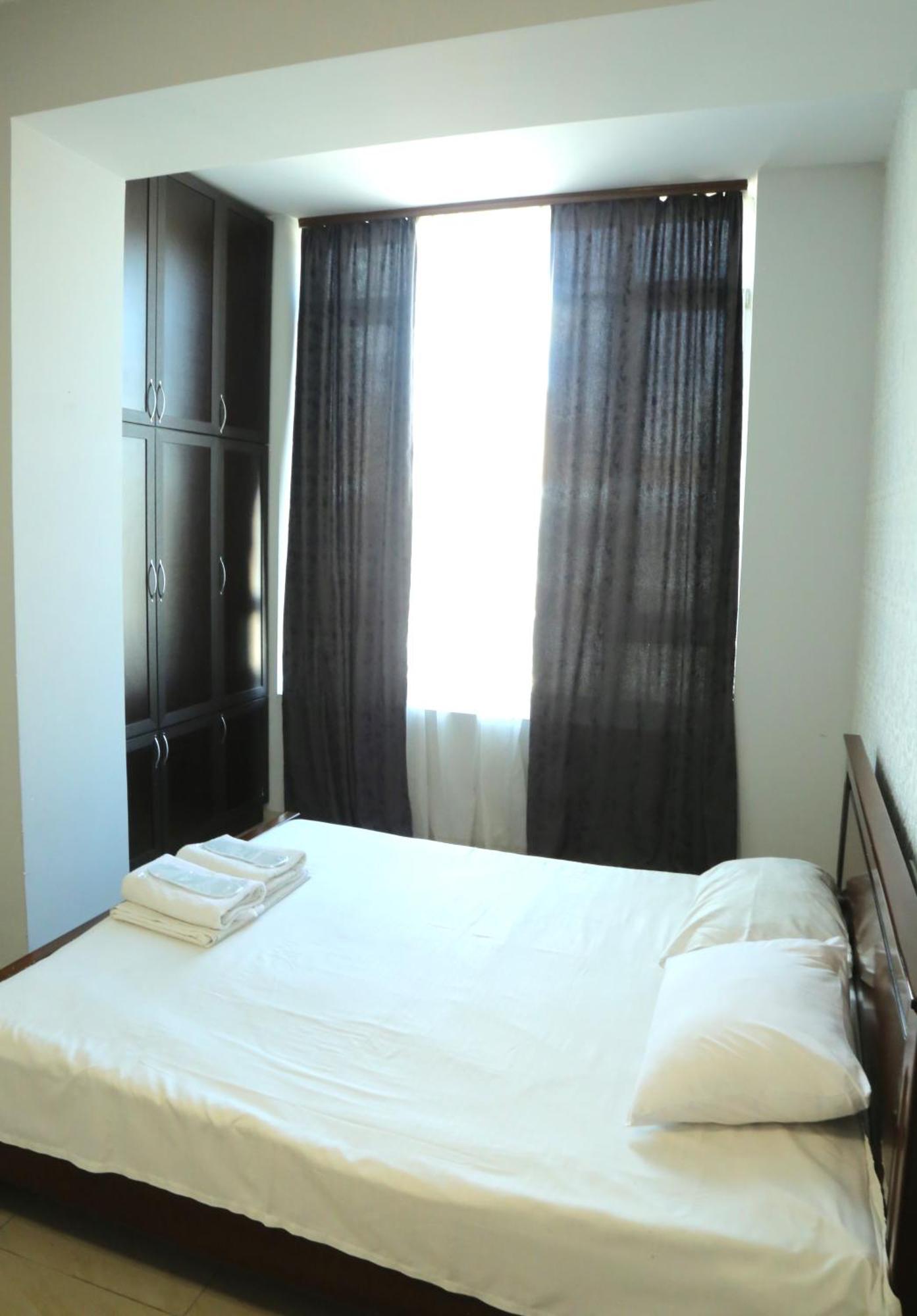 Rent Inn Yerevan On Sakharov Square Buitenkant foto