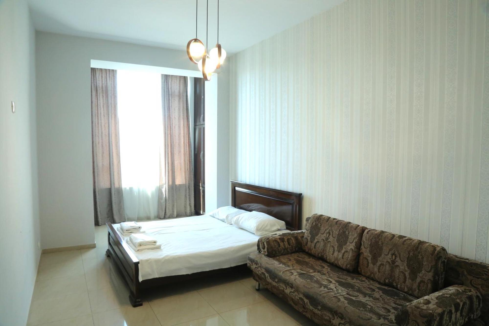 Rent Inn Yerevan On Sakharov Square Buitenkant foto