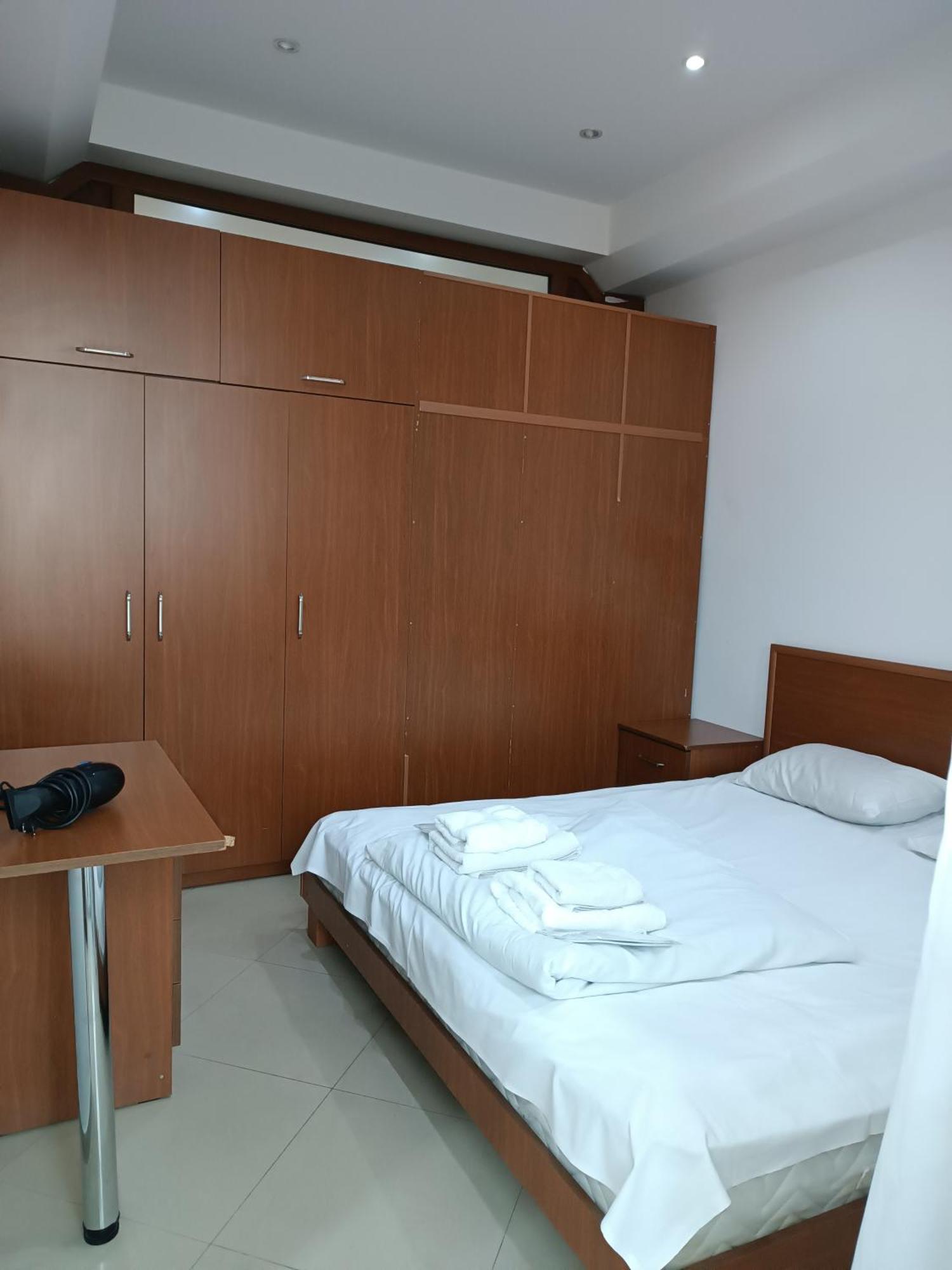 Rent Inn Yerevan On Sakharov Square Buitenkant foto