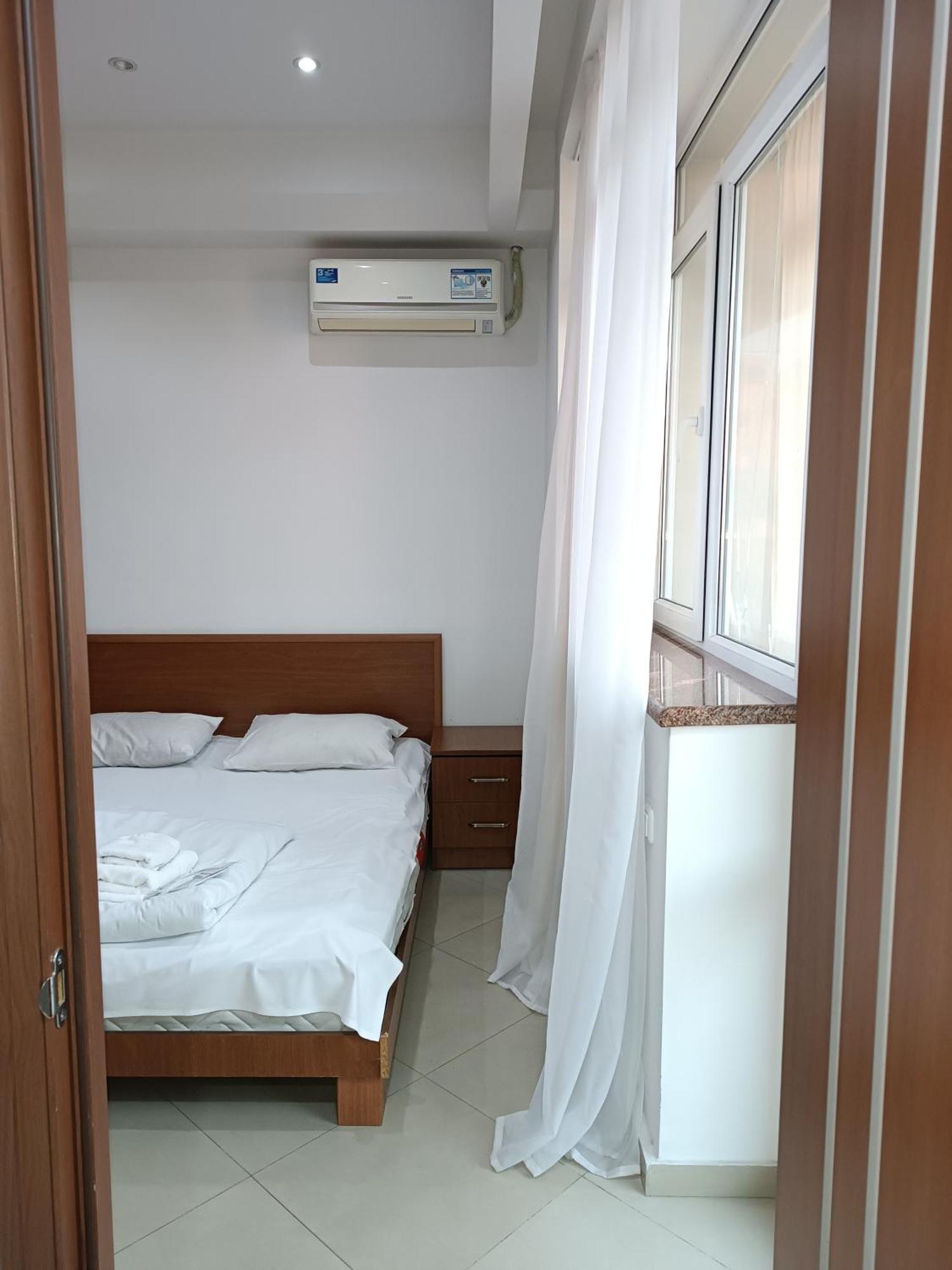Rent Inn Yerevan On Sakharov Square Buitenkant foto