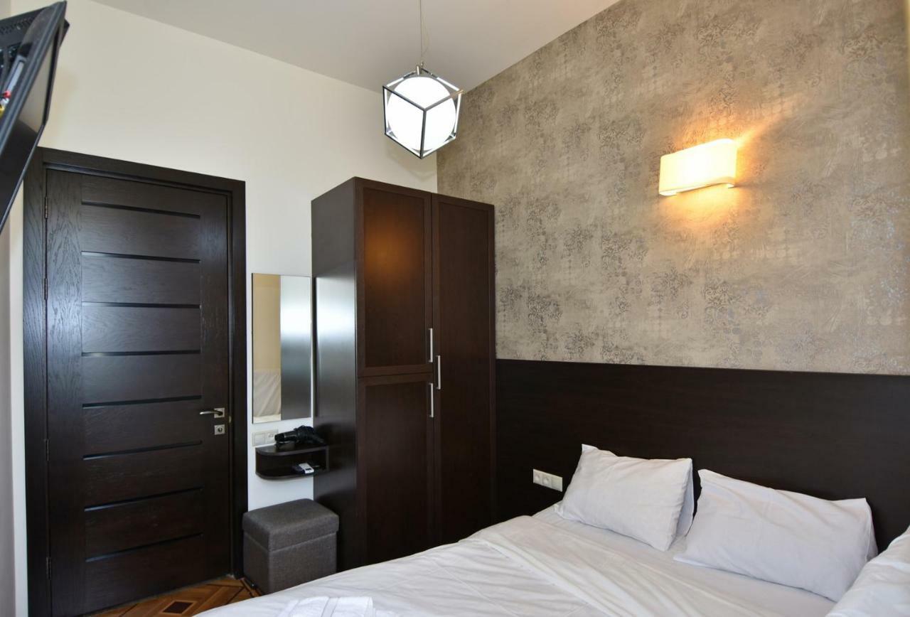 Rent Inn Yerevan On Sakharov Square Buitenkant foto