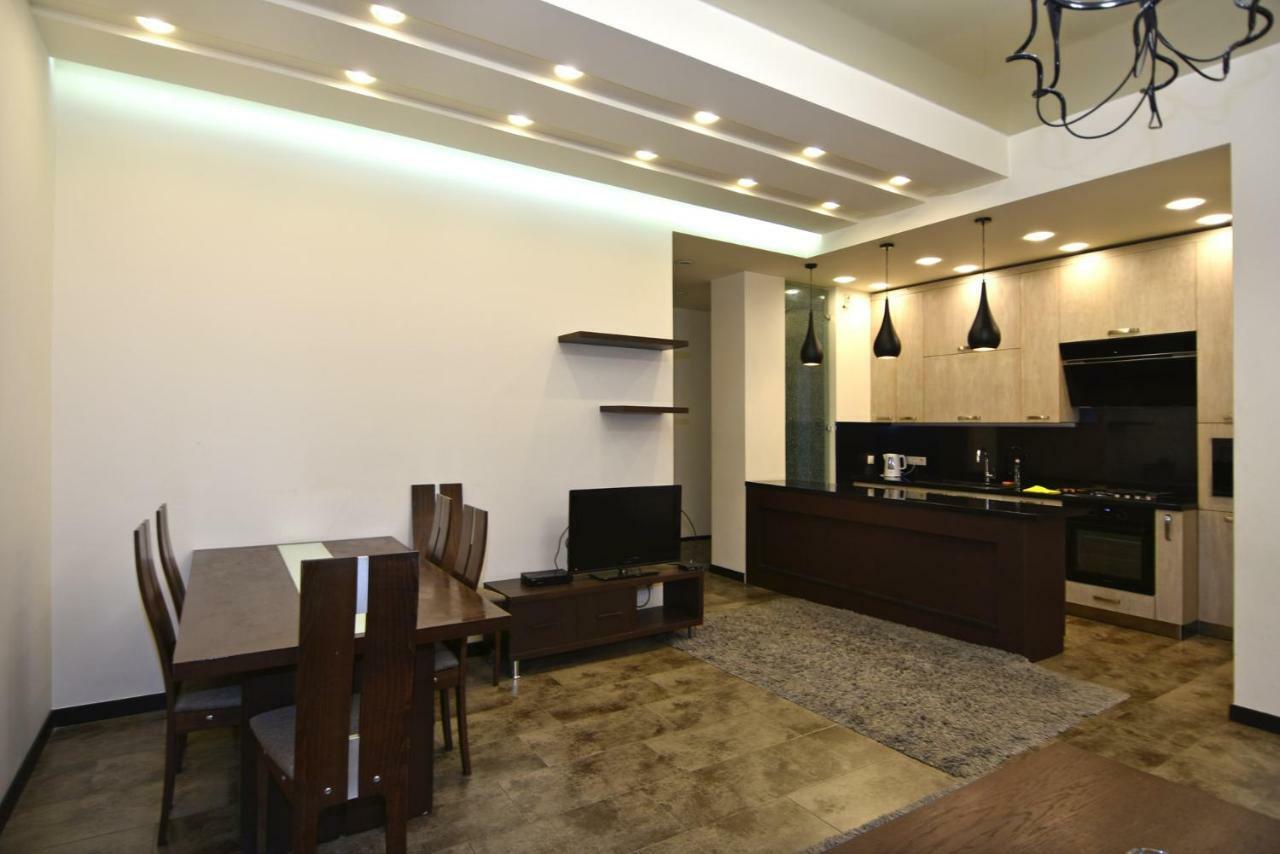 Rent Inn Yerevan On Sakharov Square Buitenkant foto